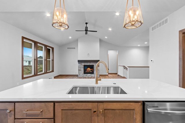 1423 CROSSROADS DRIVE, De Pere, WI 54115