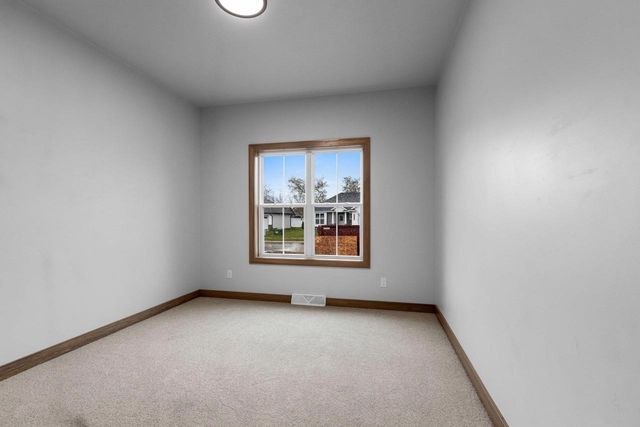 1423 CROSSROADS DRIVE, De Pere, WI 54115