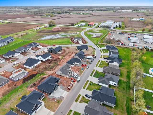 1423 CROSSROADS DRIVE, De Pere, WI 54115