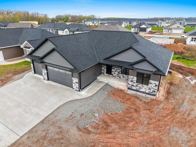 1423 CROSSROADS DRIVE, De Pere, WI 54115