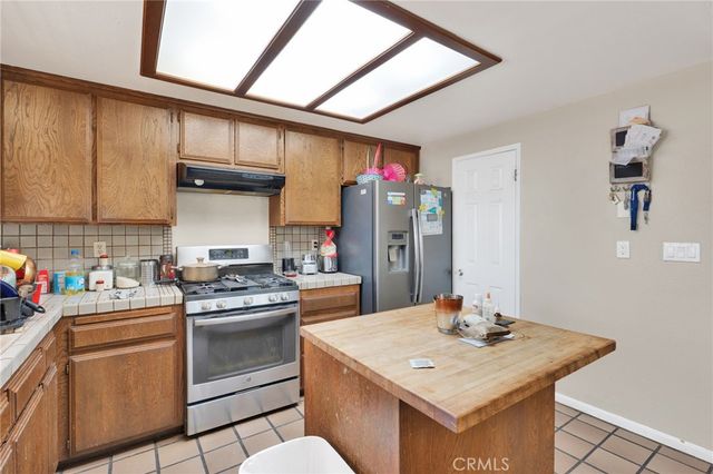 635 W Dover Dr Drive W, San Bernardino, CA 92407