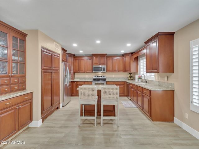 3347 E ROCKWOOD Drive, Phoenix, AZ 85050