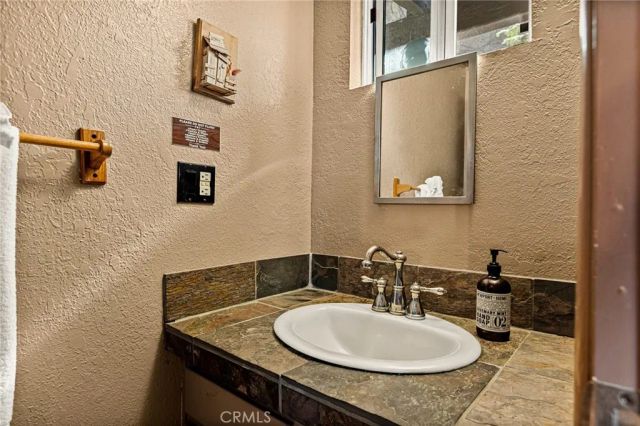 1256 Grass Valley, Lake Arrowhead, CA 92352