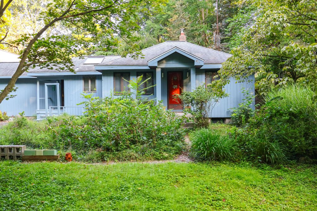 14770 Marquette Road, Chikaming Twp, MI 49128