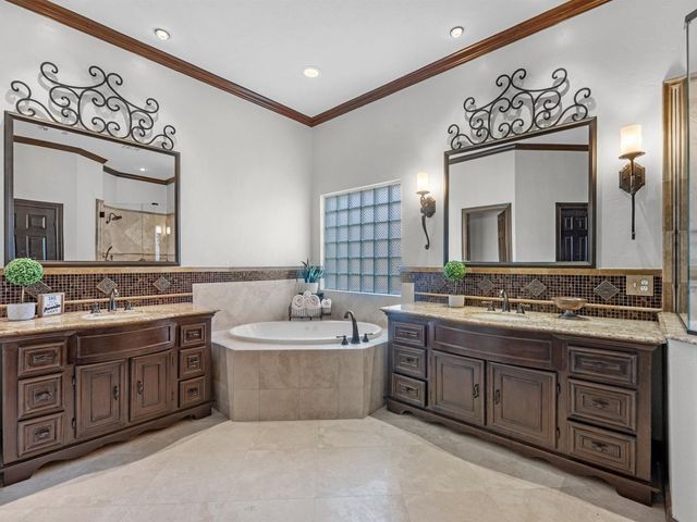 14211 Norhill Pointe Drive, Houston, TX 77044