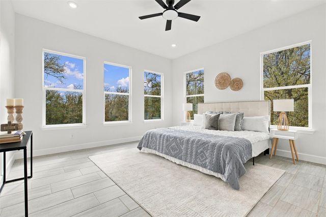 157 E Keanahalululu LN, Bastrop, TX 78602