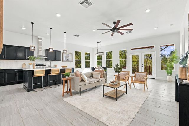 157 E Keanahalululu LN, Bastrop, TX 78602