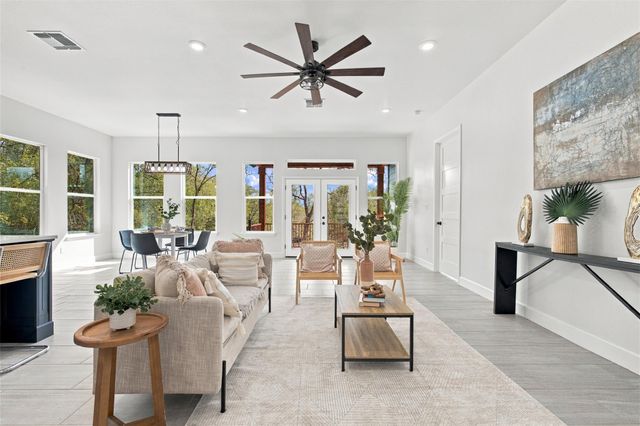 157 E Keanahalululu LN, Bastrop, TX 78602