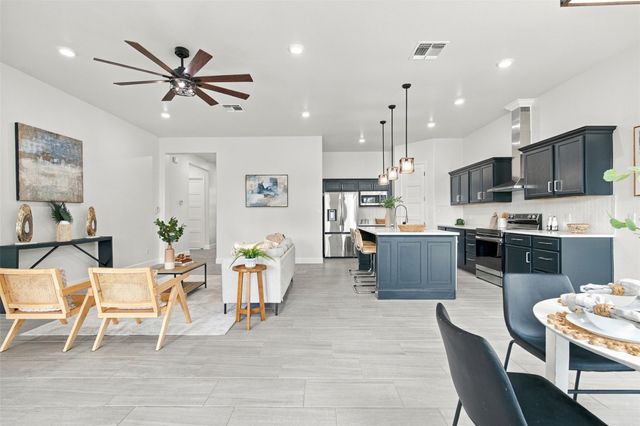 157 E Keanahalululu LN, Bastrop, TX 78602