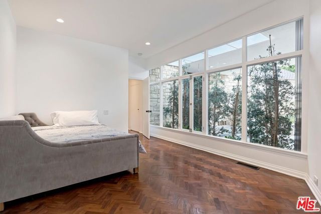 909 N Alpine Drive, Beverly Hills, CA 90210