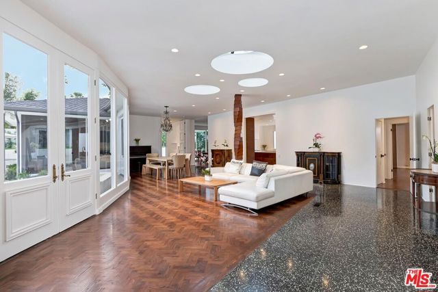 909 N Alpine Drive, Beverly Hills, CA 90210