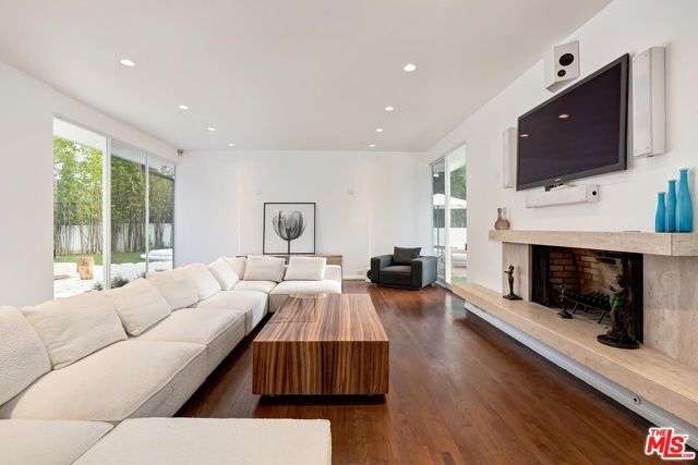 909 N Alpine Drive, Beverly Hills, CA 90210