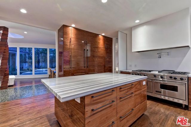 909 N Alpine Drive, Beverly Hills, CA 90210