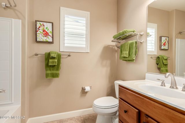 838 N Broken Hills Drive, Green Valley, AZ 85614