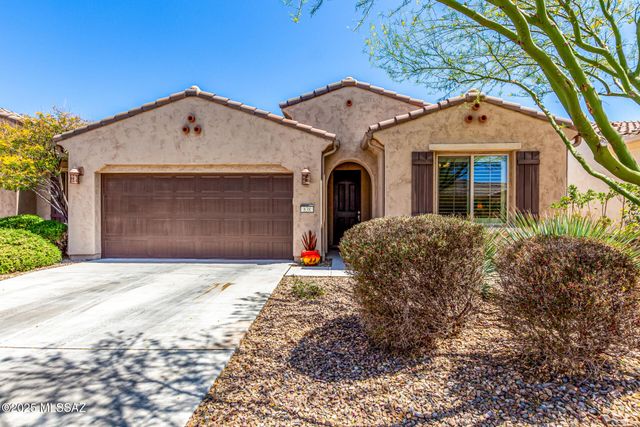 838 N Broken Hills Drive, Green Valley, AZ 85614