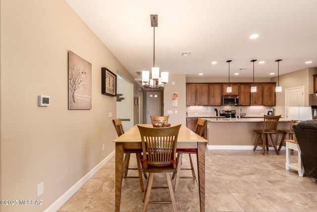 838 N Broken Hills Drive, Green Valley, AZ 85614