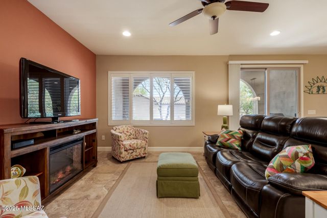 838 N Broken Hills Drive, Green Valley, AZ 85614