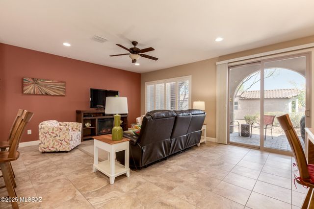 838 N Broken Hills Drive, Green Valley, AZ 85614