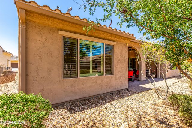 838 N Broken Hills Drive, Green Valley, AZ 85614