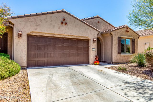 838 N Broken Hills Drive, Green Valley, AZ 85614