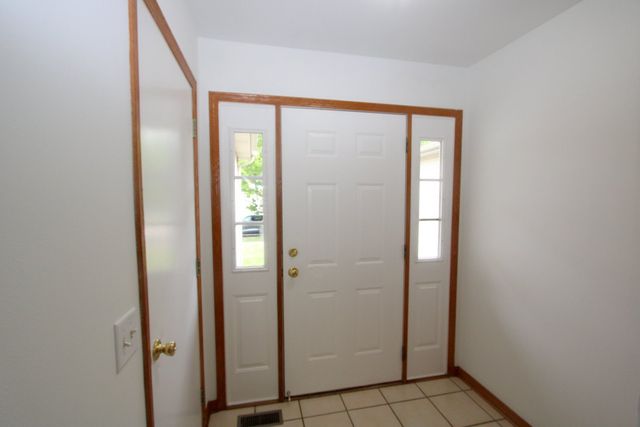 713 Carlisle Drive, Woodstock, IL 60098