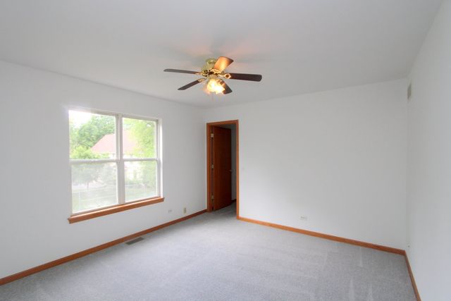 713 Carlisle Drive, Woodstock, IL 60098