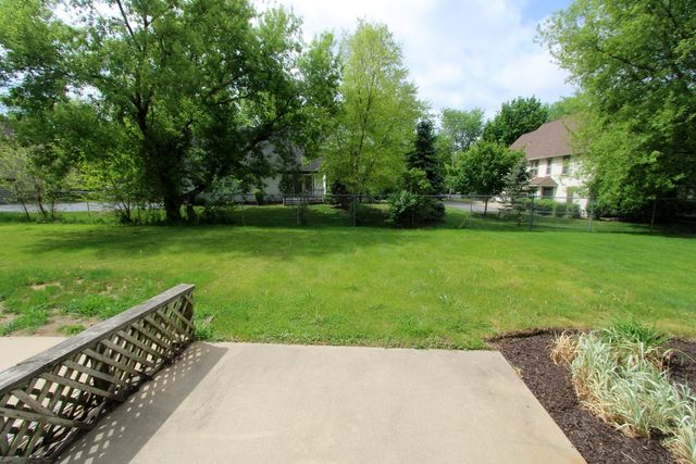 713 Carlisle Drive, Woodstock, IL 60098