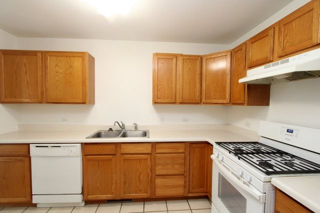 713 Carlisle Drive, Woodstock, IL 60098