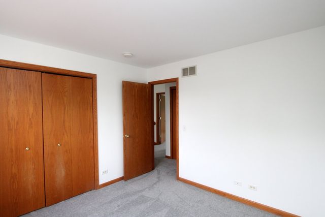 713 Carlisle Drive, Woodstock, IL 60098
