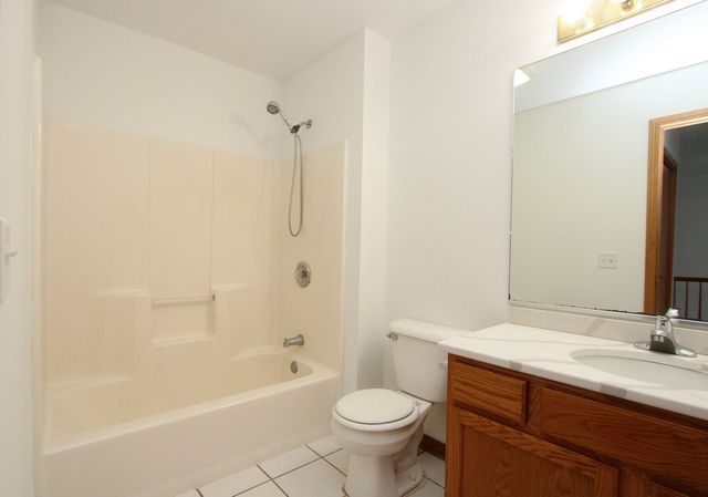 713 Carlisle Drive, Woodstock, IL 60098
