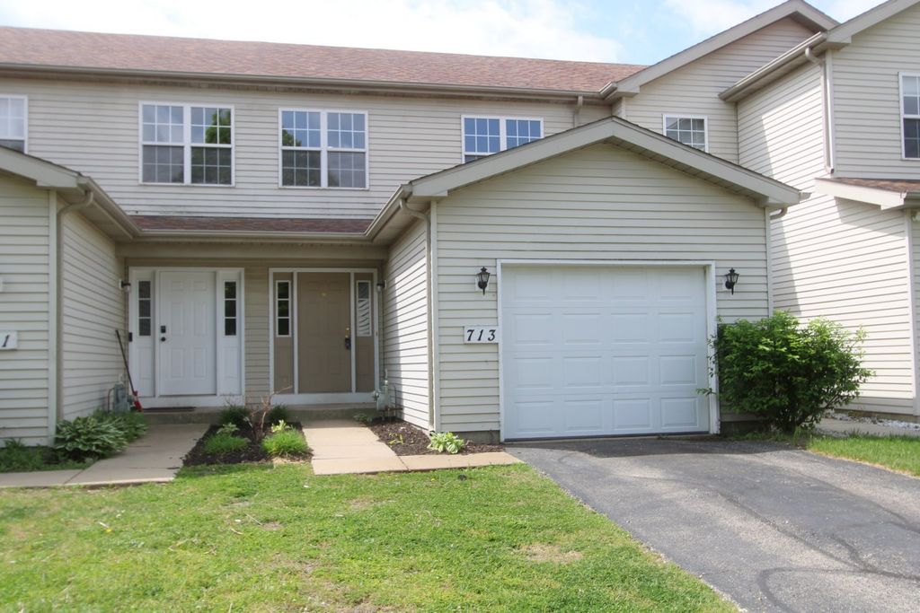 713 Carlisle Drive, Woodstock, IL 60098