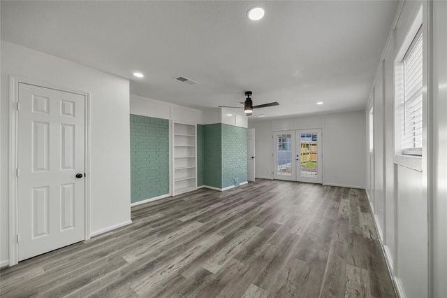 1839 Elmwood Avenue, La Porte, TX 77571