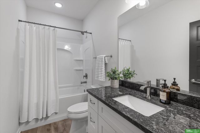 8169 S 185th Street, Omaha, NE 68136