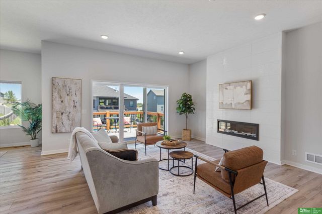 8169 S 185th Street, Omaha, NE 68136