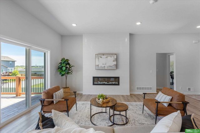 8169 S 185th Street, Omaha, NE 68136