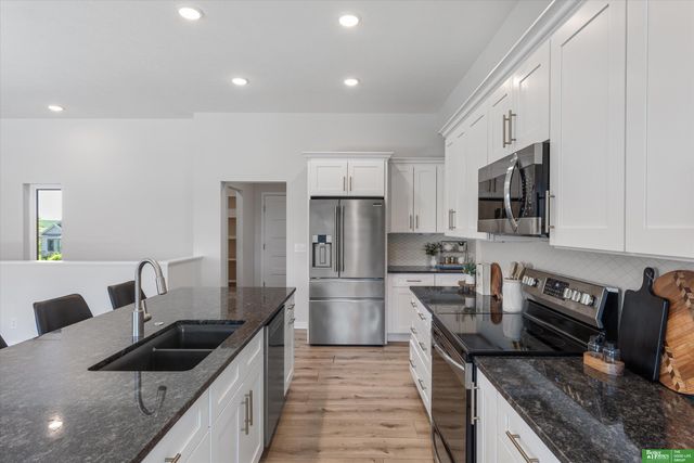 8169 S 185th Street, Omaha, NE 68136