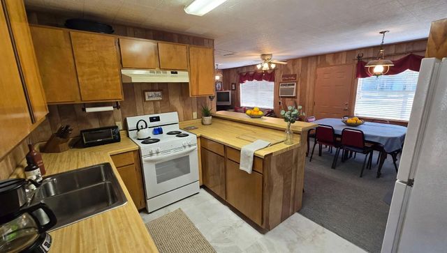 250 Rockwood DR, Wimberley, TX 78676