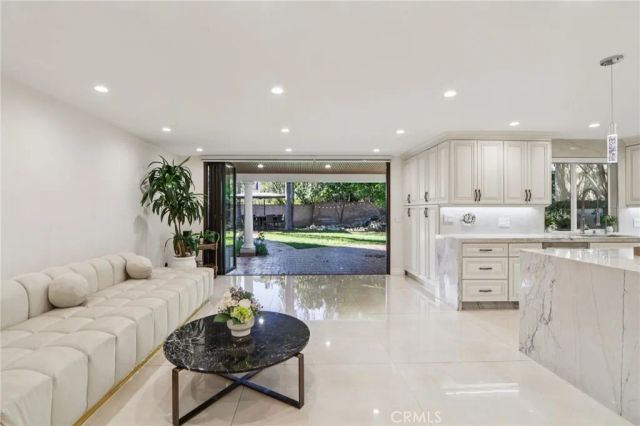 6355 Yolanda Avenue, Tarzana, CA 91335