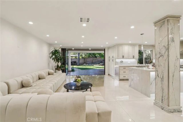 6355 Yolanda Avenue, Tarzana, CA 91335