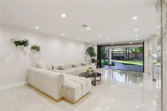 6355 Yolanda Avenue, Tarzana, CA 91335