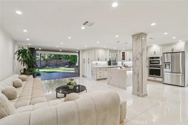 6355 Yolanda Avenue, Tarzana, CA 91335