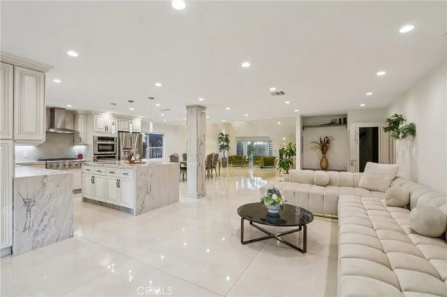 6355 Yolanda Avenue, Tarzana, CA 91335