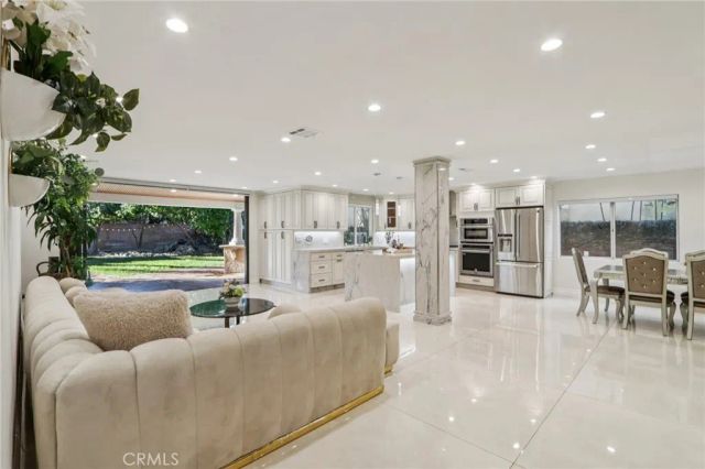 6355 Yolanda Avenue, Tarzana, CA 91335