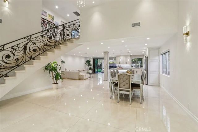 6355 Yolanda Avenue, Tarzana, CA 91335