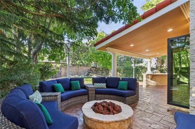 6355 Yolanda Avenue, Tarzana, CA 91335