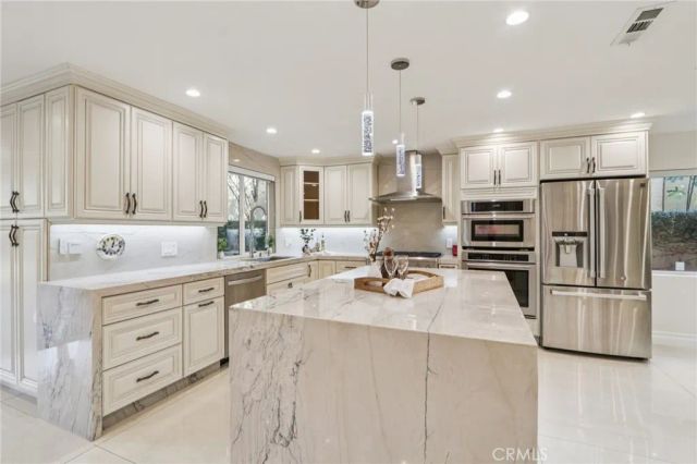 6355 Yolanda Avenue, Tarzana, CA 91335