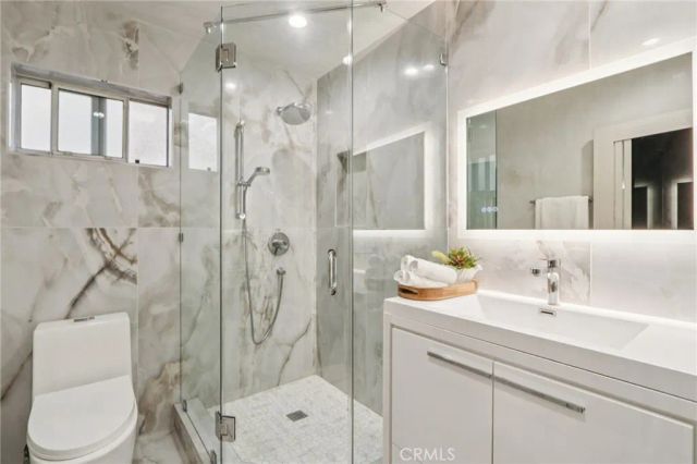 6355 Yolanda Avenue, Tarzana, CA 91335