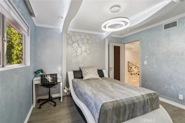 6355 Yolanda Avenue, Tarzana, CA 91335