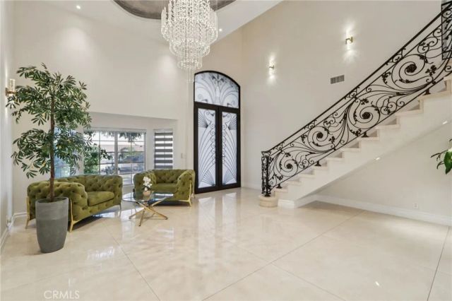 6355 Yolanda Avenue, Tarzana, CA 91335