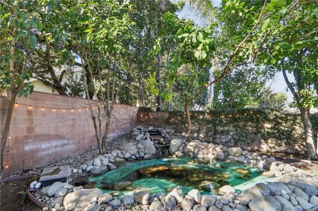 6355 Yolanda Avenue, Tarzana, CA 91335